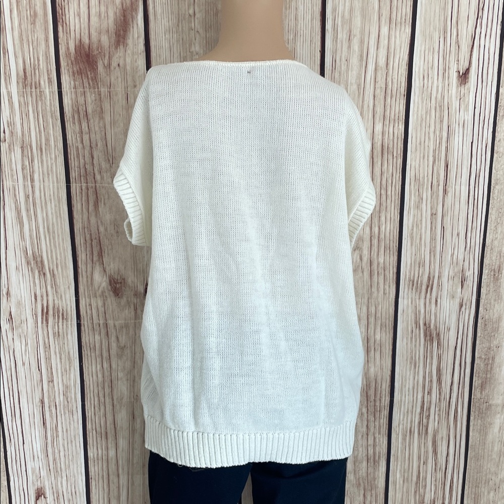 *Floral Knit Sleeveless Sweater - White w/Blue & Pink Floral Pattern - Picture 3 of 3